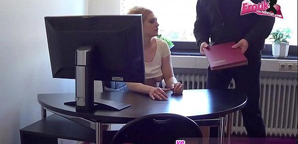  Praktikantin im Büro gefickt - german Milf fuck in Office - amateur